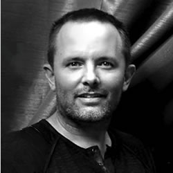 [CCM Magazine] Chris Tomlin: He's No Hero