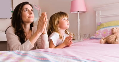3 Things We Teach Our Children When We Pray