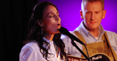 Joey and Rory Beautifully Sing 'Jesus Paid It All'