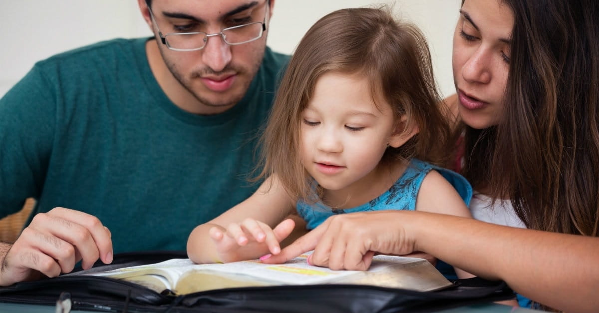 6 Ways Parents Can Teach Children Scripture
