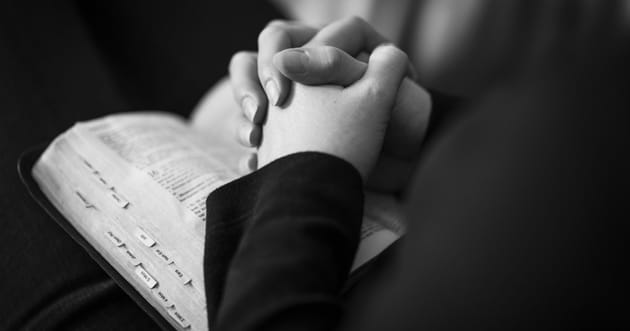 9 Powerful Prayers to Pray in Your War Room