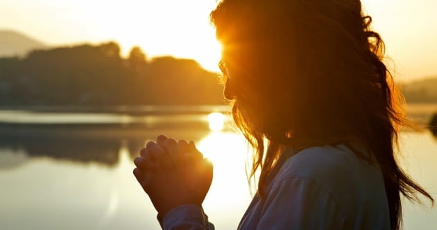 10 Ways to Reconnect with God in the Middle of the Year