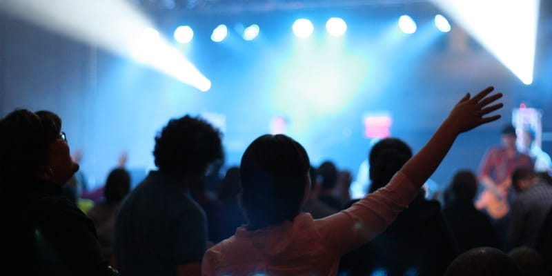 Hillsong Pastor Disputes Report that Gay Couple Leads Worship at NYC Church