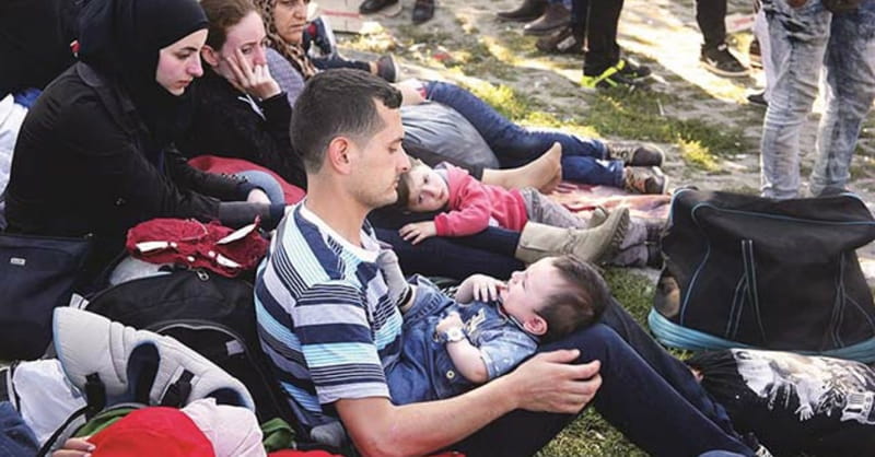 700 Refugees Drown in Mediterranean Sea