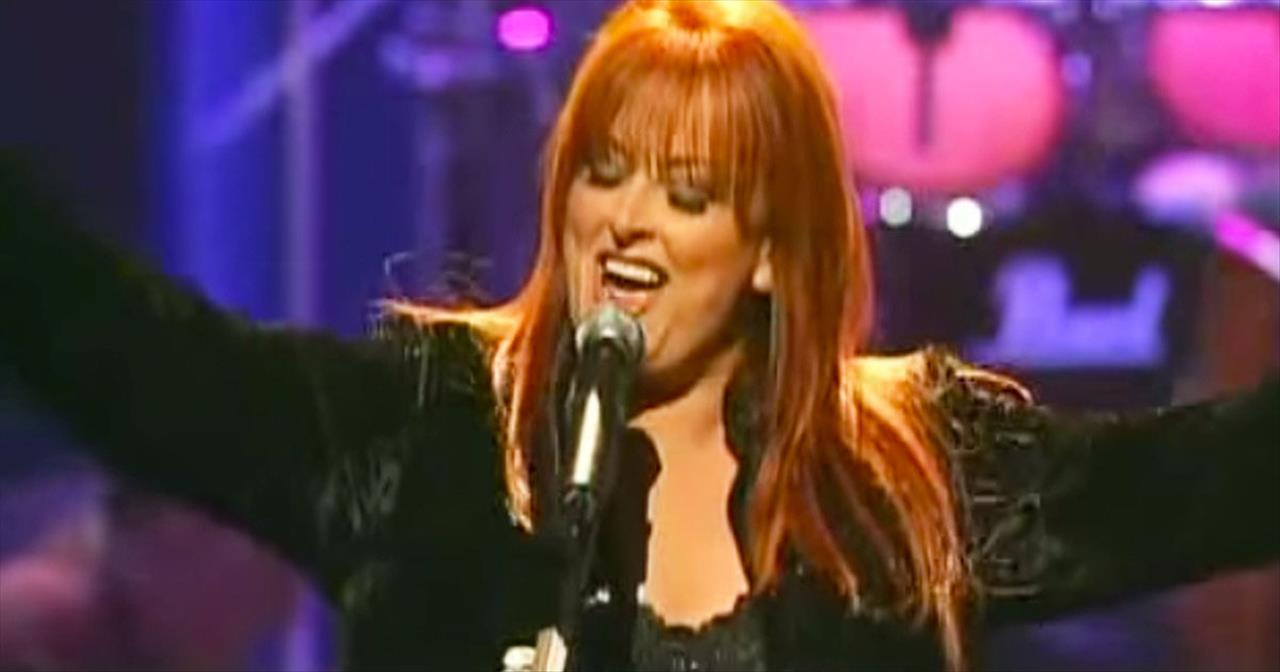 Wynonna Judd Emotional As She Sings 'I Can Only Imagine'
