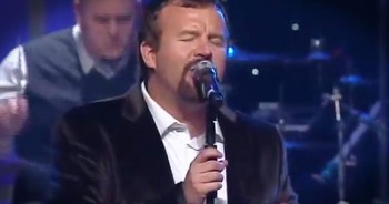 Casting Crowns Perform Beautiful Version Of ‘I Heard The Bells.’ 