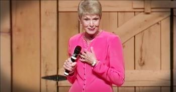 Hilarious Jeanne Robertson Tries To Hang A Picture With Left Brain - LOL!