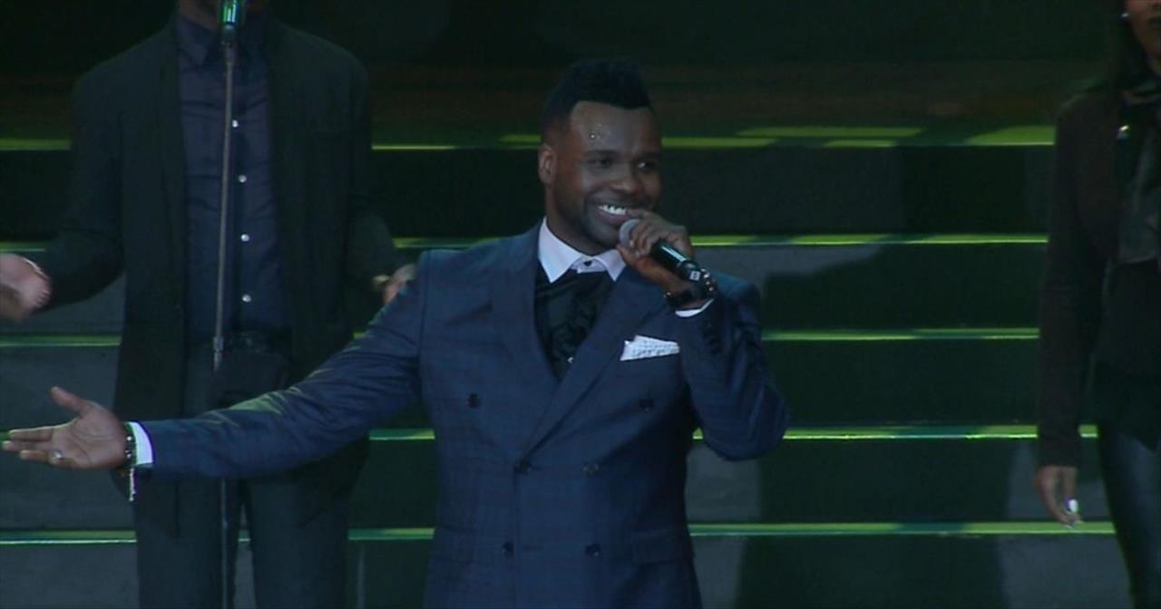 %27Nobody+Greater%27+-+Live+Remix+featuring+VaShawn+Mitchell%2c+Bebe+Winans%2c+and+Tasha+Cobbs